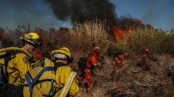 California lawmakers may give inmate firefighters a raise