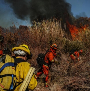 California lawmakers may give inmate firefighters a raise