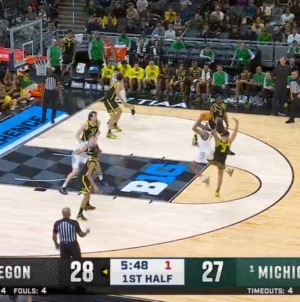 Jeremy Fears Jr. nails a tough and-1 jump shot, giving MSU the lead over Oregon