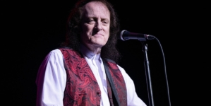 Singer Tommy James stops concert from ‘exhaustion’