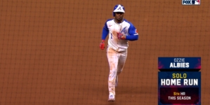 Braves' Ozzie Albies launches a solo home run vs. Dodgers