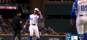 Braves' Eli White hits a game-tying triple vs. Dodgers