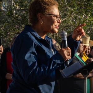 U.S. Department of Justice sues L.A. Mayor Karen Bass, City Council over sanctuary policy