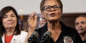 How did a rumor of ICE at a homeless shelter escalate to Mayor Bass?