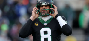 Report: Jets Dealt With Drama Between Aaron Rodgers and Teammate