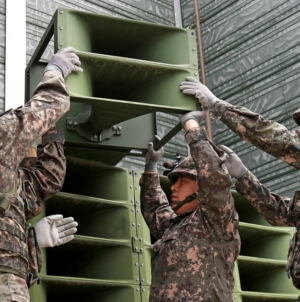 North Korea appears to follow the South in suspending loudspeaker broadcasts