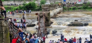 2 killed and 32 injured after a bridge collapses at a tourist destination in western India