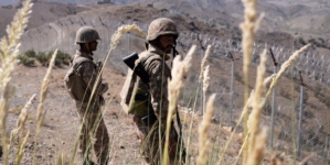 Suicide car bombing in Pakistan kills 14 soldiers and injures 25 people