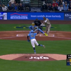 Manny Machado smashes solo home run to extend Padres' lead against Brewers