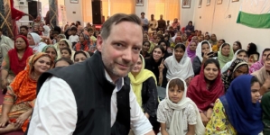 Persecuted Christians Show Gratitude to Hungarians for Lifesaving Support