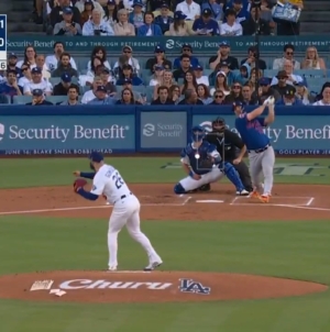 Mets' Pete Alonso crushes a two run home run, jumping out to an early lead vs. Dodgers