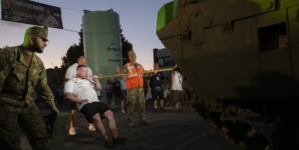 Strength Athlete Pulls 45-Ton Lynx Combat Vehicle with His Teeth
