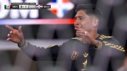 Edson Álvarez deflects a shot off Cesar Montes in 53' and finds the back of the net to extend Mexico's 3-1 lead over Dominican Republic