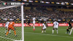 Edson Álvarez scores header in 44' to give Mexico a 1-0 lead over Dominican Republic
