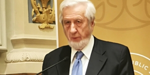 Former Foreign Minister Attacked with a Hammer