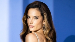 Former Victoria’s Secret Angel Alessandra Ambrosio stuns in bikini at Los Cabos