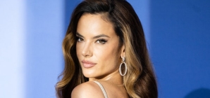 Former Victoria’s Secret Angel Alessandra Ambrosio stuns in bikini at Los Cabos