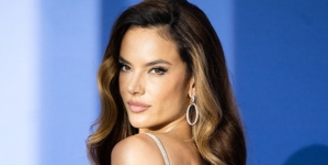 Former Victoria’s Secret Angel Alessandra Ambrosio stuns in bikini at Los Cabos