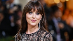 Dakota Johnson calls Hollywood ‘a mess’ during ‘Hot Ones’ appearance