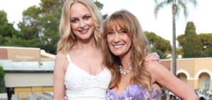 Heather Graham and Jane Seymour share beach selfies during Italian vacation