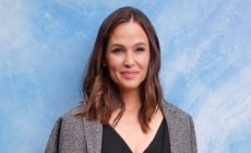 Jennifer Garner admits doctors talked her out of plastic surgery