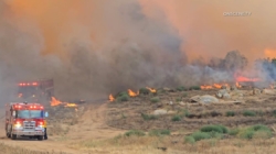 Riverside firefighters battle growing Mandalay fire; residents ordered to flee