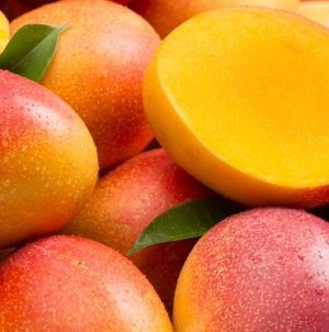Tropical fruit could help your heart, plus passenger defends ‘gate lice’ behavior