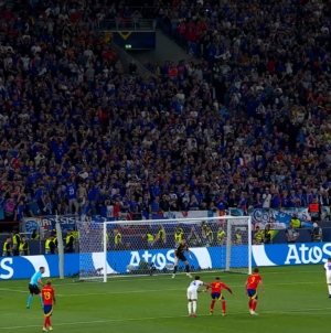 Kylian Mbappé converts on penalty, helps France trim deficit vs. Spain