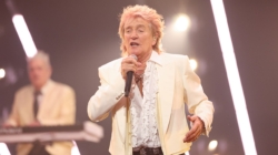 Rod Stewart, 80, cancels 6 concerts as he battles the flu