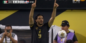Raúl Jiménez scores in 47' to give Mexico a 2-0 lead over the Dominican Republic