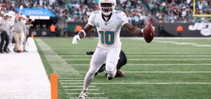 Former NFL QB Suggests Shocking Trade Idea for Dolphins’ Tyreek Hill