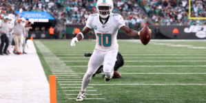 Former NFL QB Suggests Shocking Trade Idea for Dolphins’ Tyreek Hill