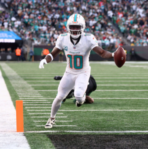 Former NFL QB Suggests Shocking Trade Idea for Dolphins’ Tyreek Hill