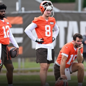 Would it be a mistake to start Kenny Pickett over Shedeur Sanders? | Speak