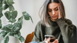 5 tech terms affecting mental health — doomscrolling to digital detox