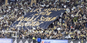 LAFC fans put aside Galaxy rivalry to take a stand against ICE