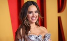 Jessica Alba shows off bikini body in Mexico months after divorce
