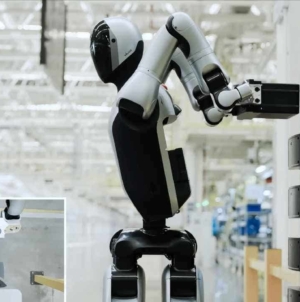 The Walker S2 humanoid robot swaps its own battery for 24/7 operation