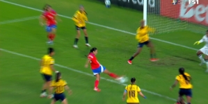 Nayadet López scores a goal in 45' to give Chile a 2-1 lead over Ecuador