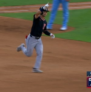 Steven Kwan hits a two-run homerun to extend the Guardians' lead over the Royals