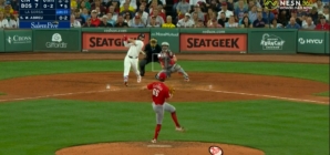 Wilyer Abreu belts inside-the-park homer to help Red Sox extend lead over Reds