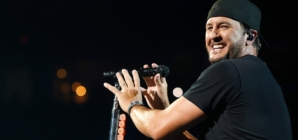 Luke Bryan jokes about viral Coldplay Kiss Cam CEO scandal