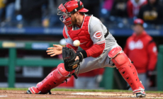 Former Reds, Cubs Gold Glove Catcher Suddenly Retires After 12 Seasons