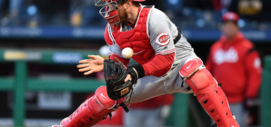 Former Reds, Cubs Gold Glove Catcher Suddenly Retires After 12 Seasons
