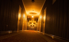 Hotel Guest Takes Photo at 3am, Internet Outraged by What They Find