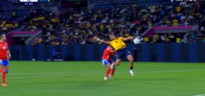 Nayely Bolaños scores a goal in 24' to give Ecuador a 1-0 lead over Chile