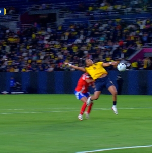 Nayely Bolaños scores a goal in 24' to give Ecuador a 1-0 lead over Chile