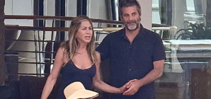 Jennifer Aniston spotted with rumored new boyfriend Jim Curtis on yacht in Spain