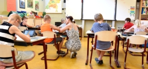Government to Support Schools Assisting Students Returning from Abroad