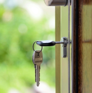 Housing Prices Surge in the Countryside as Budapest Market Stalls